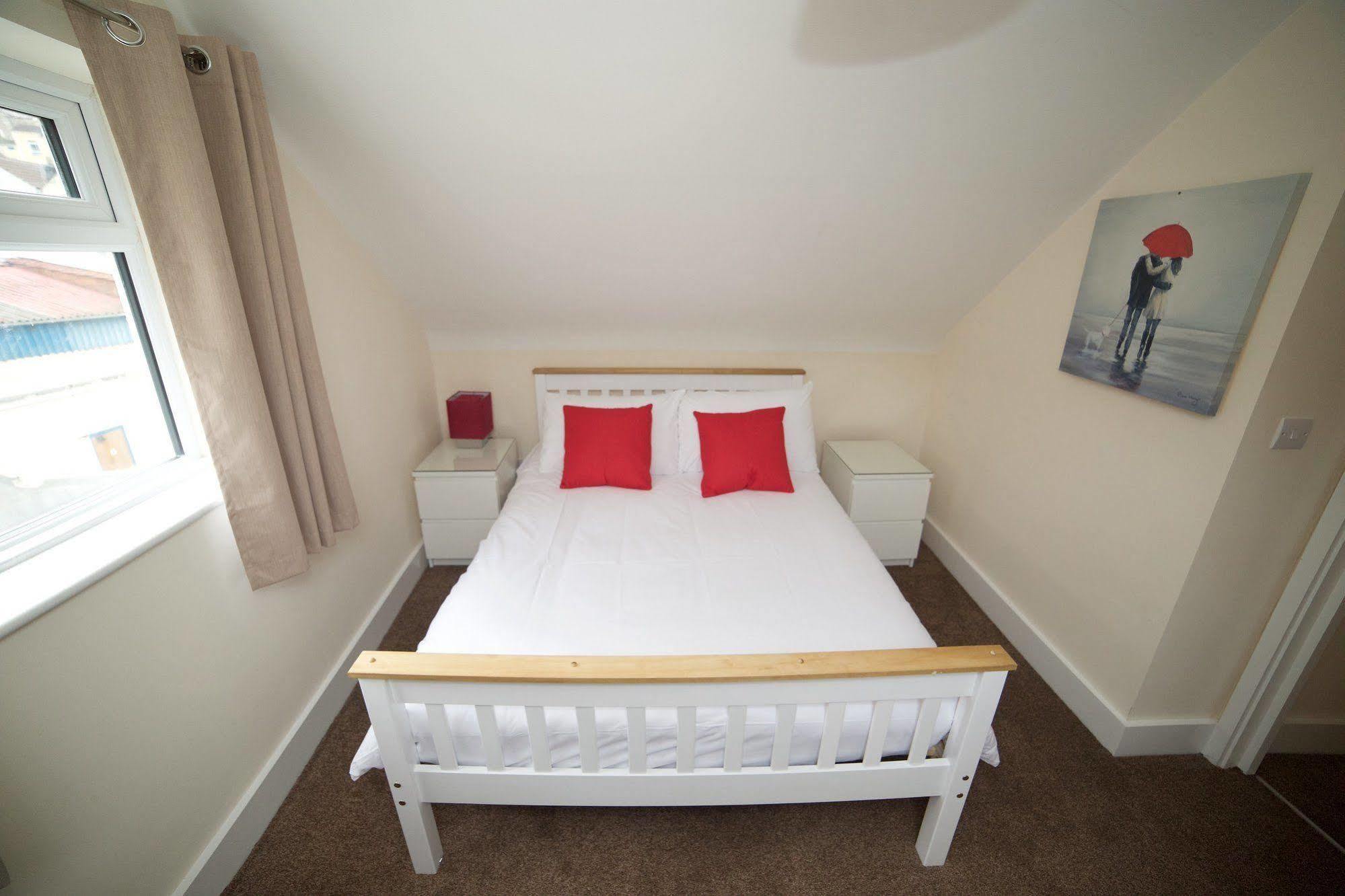 Bristol Serviced Lets - 152/154 Bath Road Esterno foto